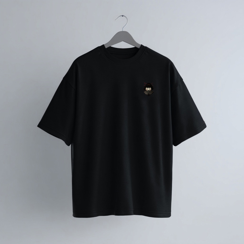 u6549199382_A_black_oversized_T-shirt_with_the_logo_of_Le_Cil_cbf2e5a4-fd43-402f-b534-c1713b8d18ef_36.jpg_1